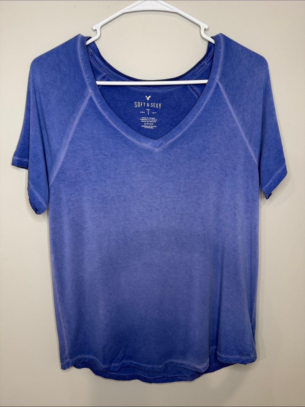 American Eagle Outfitters Soft & Sexy V-Neck Tee in Indigo Blue